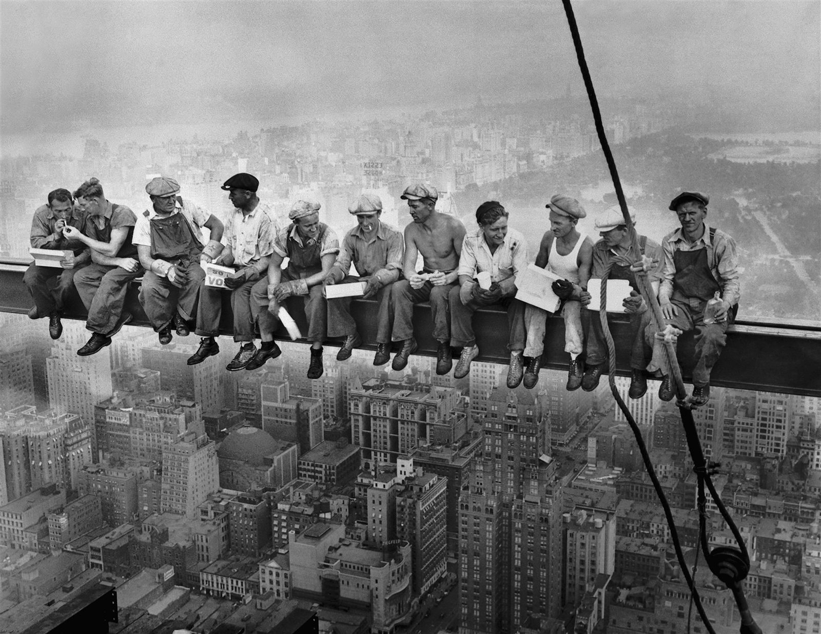 Iconic photograph — Lunch atop a Skyscraper